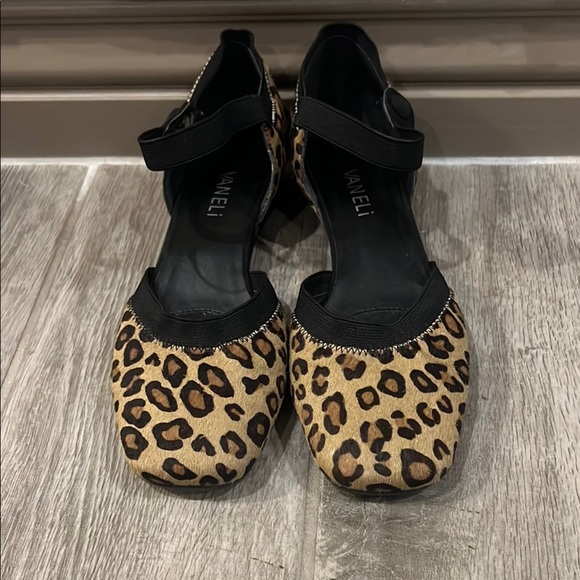 Vaneli Brown and Black Flats with Leopard Print Design - Picture 1 of 7